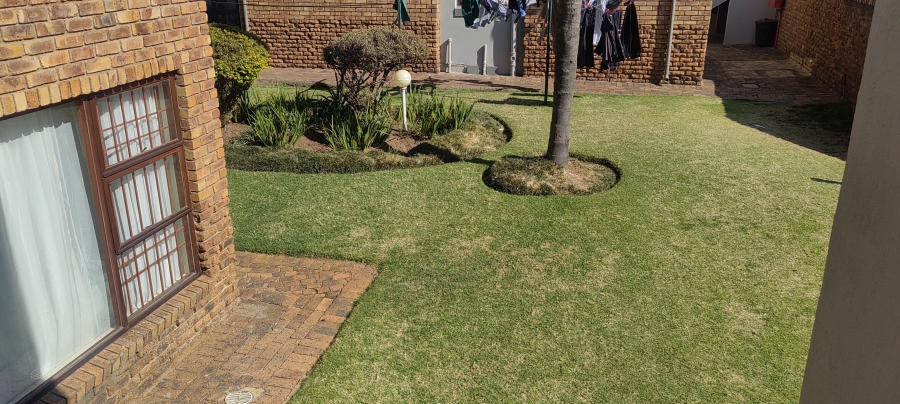 2 Bedroom Property for Sale in Bassonia Gauteng