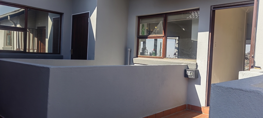2 Bedroom Property for Sale in Bassonia Gauteng