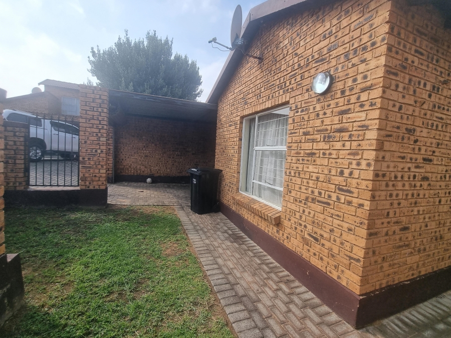 To Let 2 Bedroom Property for Rent in Honeydew Gauteng