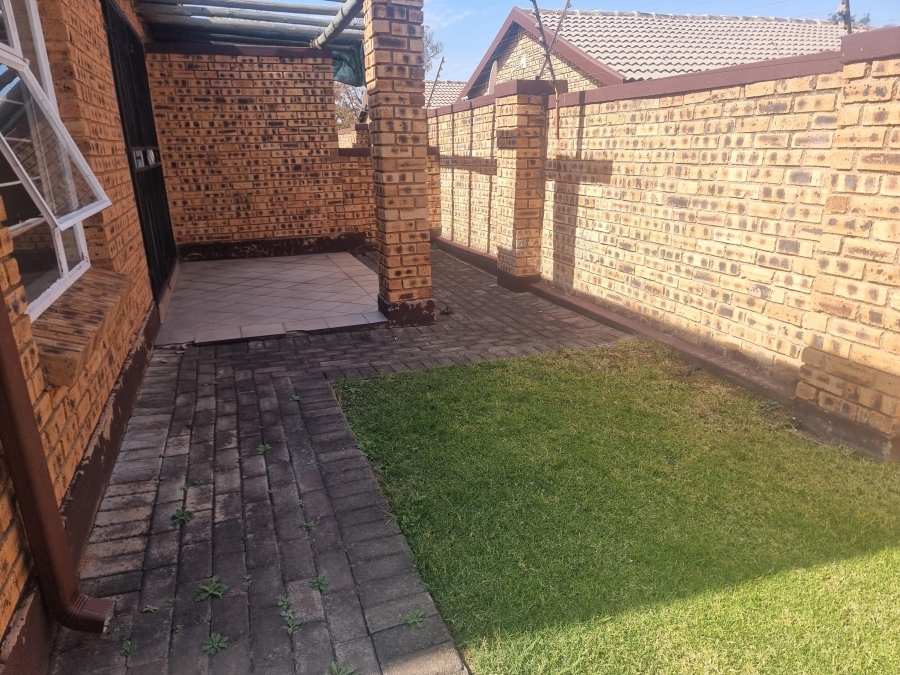 To Let 2 Bedroom Property for Rent in Honeydew Gauteng