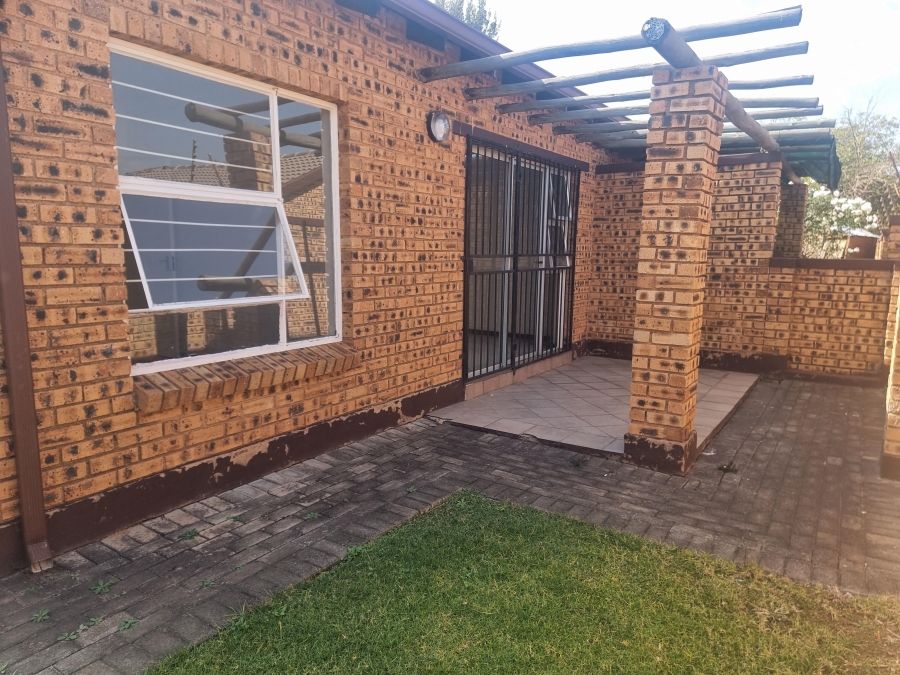 To Let 2 Bedroom Property for Rent in Honeydew Gauteng