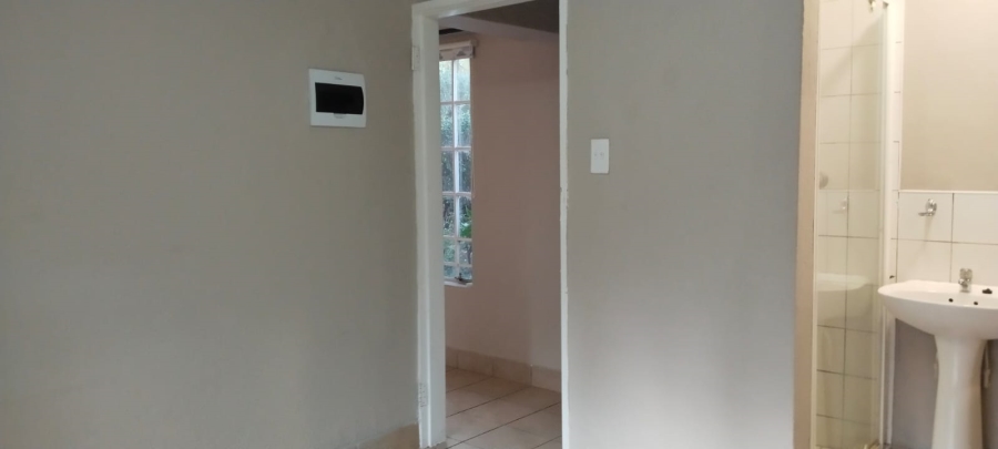 To Let 1 Bedroom Property for Rent in Ruimsig Gauteng