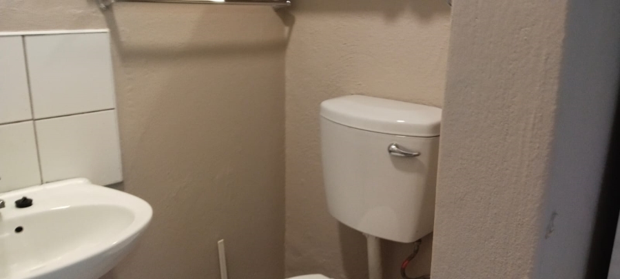 To Let 1 Bedroom Property for Rent in Ruimsig Gauteng