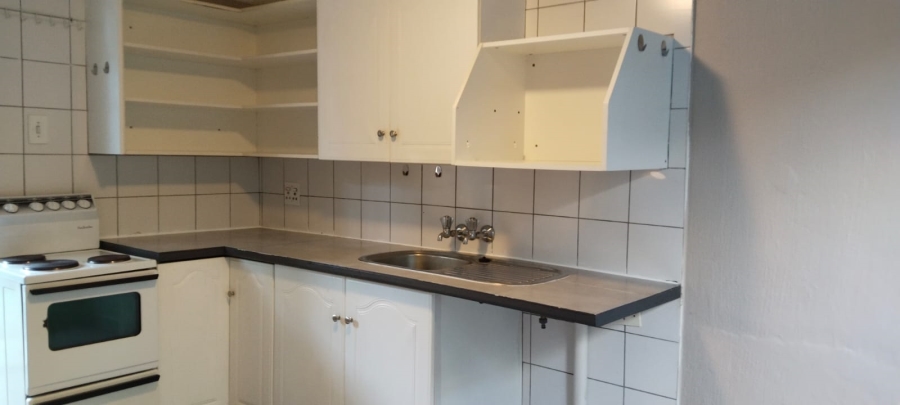 To Let 1 Bedroom Property for Rent in Ruimsig Gauteng