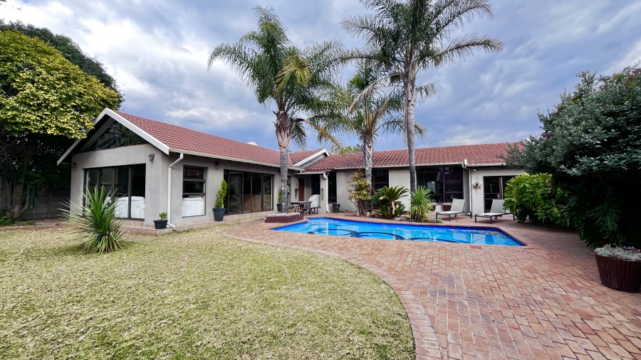 4 Bedroom Property for Sale in Farrarmere Gauteng