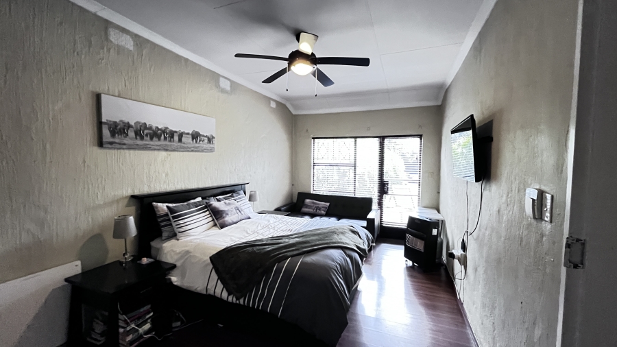 4 Bedroom Property for Sale in Farrarmere Gauteng