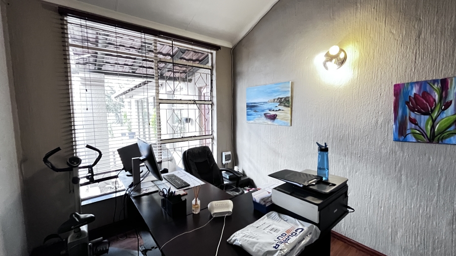 4 Bedroom Property for Sale in Farrarmere Gauteng
