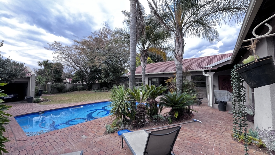 4 Bedroom Property for Sale in Farrarmere Gauteng