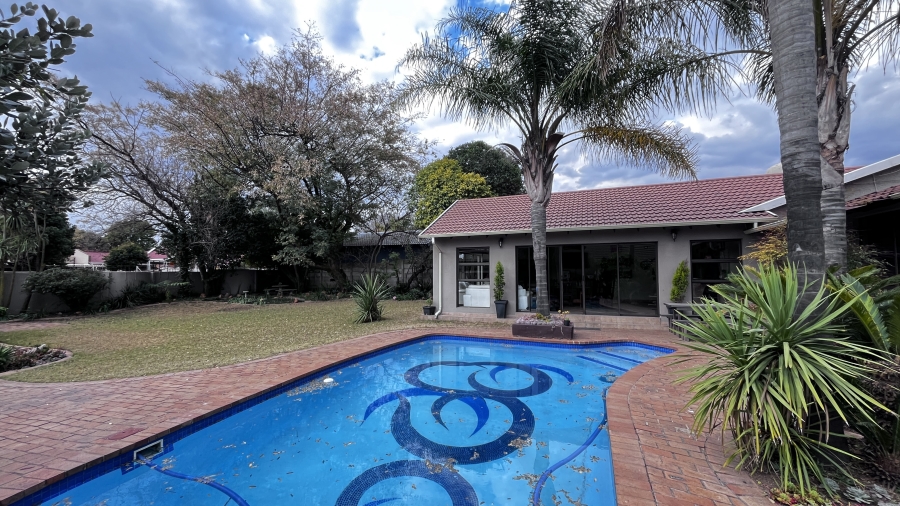 4 Bedroom Property for Sale in Farrarmere Gauteng