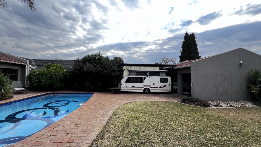 4 Bedroom Property for Sale in Farrarmere Gauteng