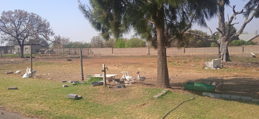 Commercial Property for Sale in Homestead Apple Orchards Gauteng