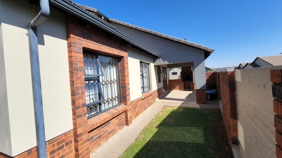 3 Bedroom Property for Sale in Amberfield Manor Gauteng