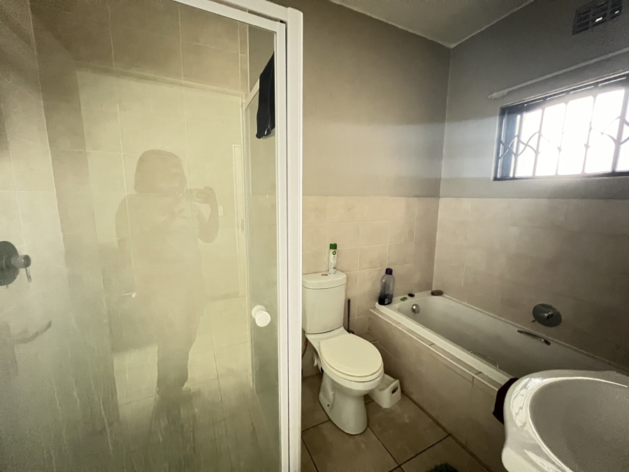 2 Bedroom Property for Sale in Barbeque Downs Gauteng