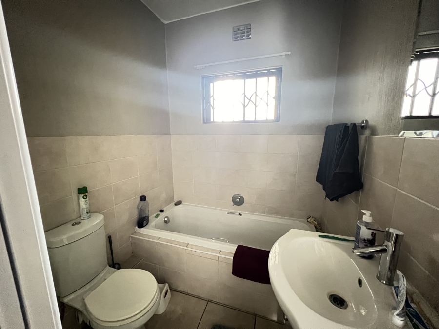 2 Bedroom Property for Sale in Barbeque Downs Gauteng