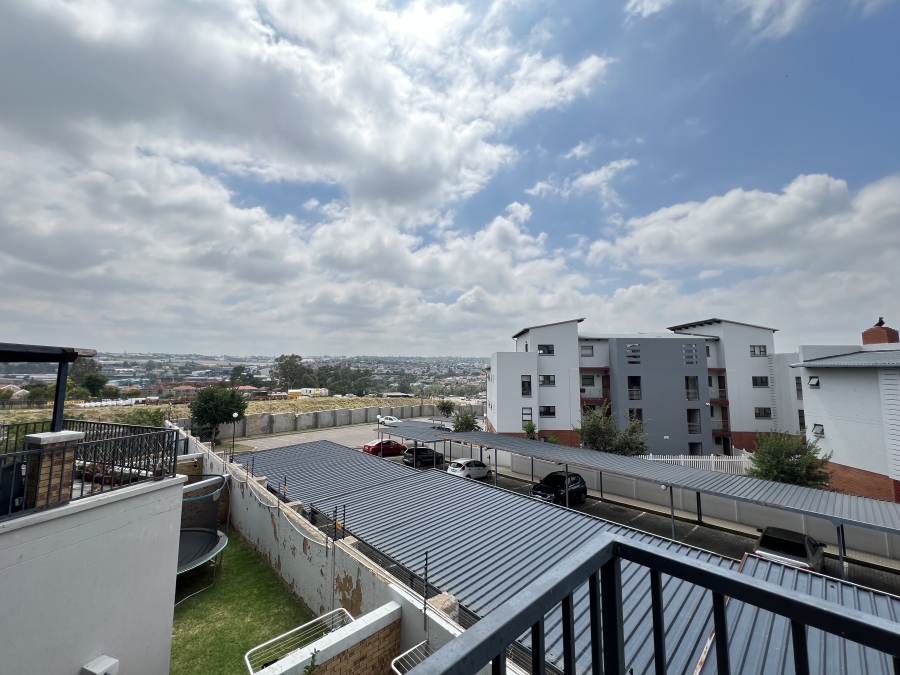 2 Bedroom Property for Sale in Barbeque Downs Gauteng