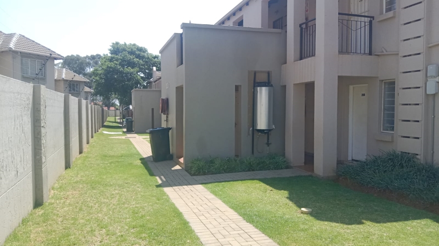 2 Bedroom Property for Sale in Klippoortje Gauteng