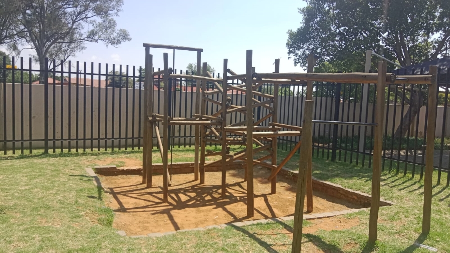 2 Bedroom Property for Sale in Klippoortje Gauteng