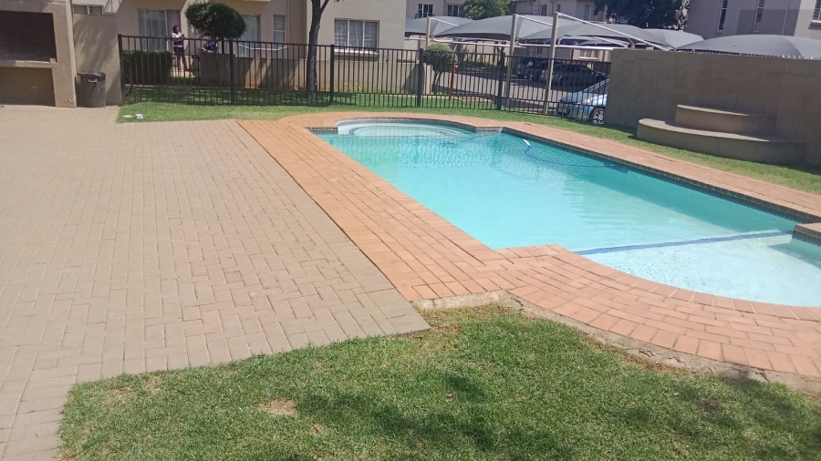 2 Bedroom Property for Sale in Klippoortje Gauteng