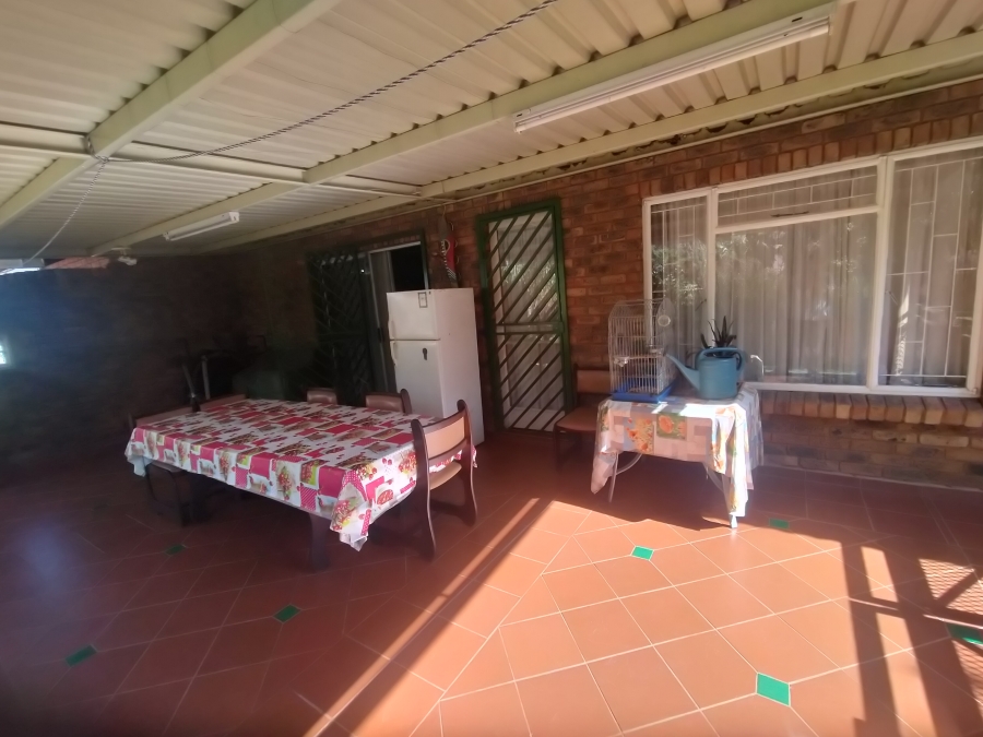 4 Bedroom Property for Sale in Ninapark Gauteng