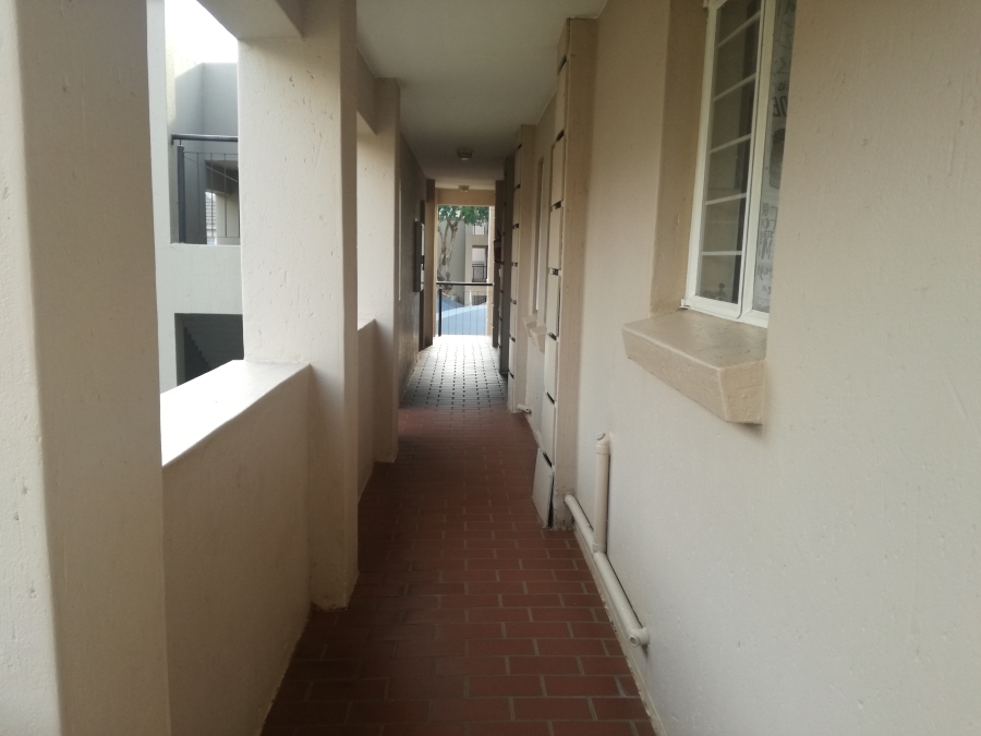 1 Bedroom Property for Sale in Klippoortje Gauteng