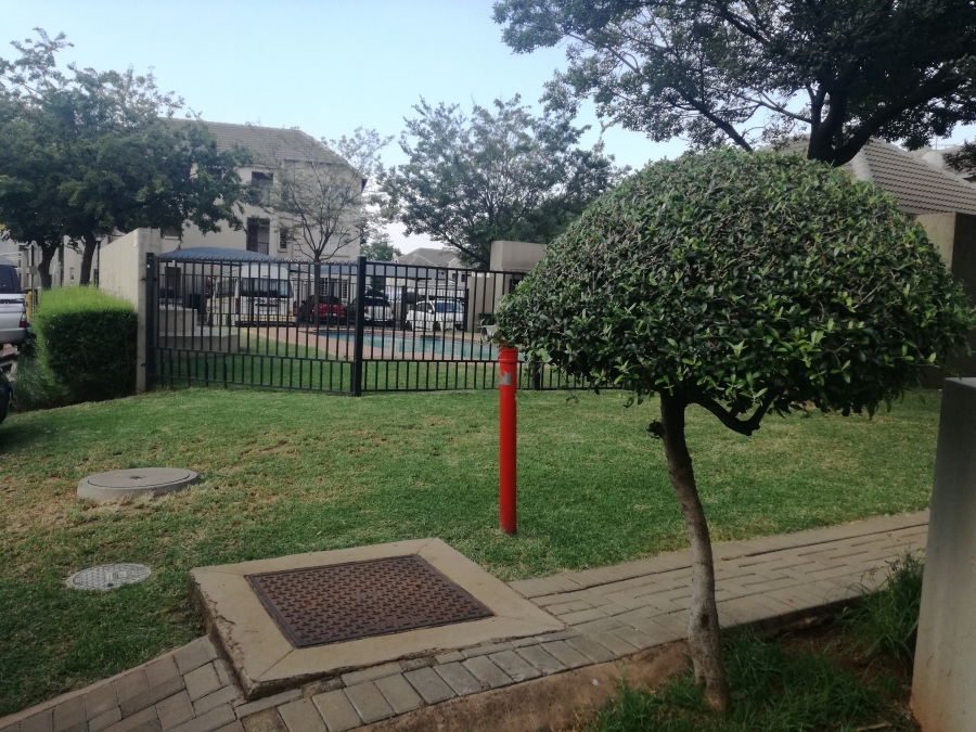 1 Bedroom Property for Sale in Klippoortje Gauteng