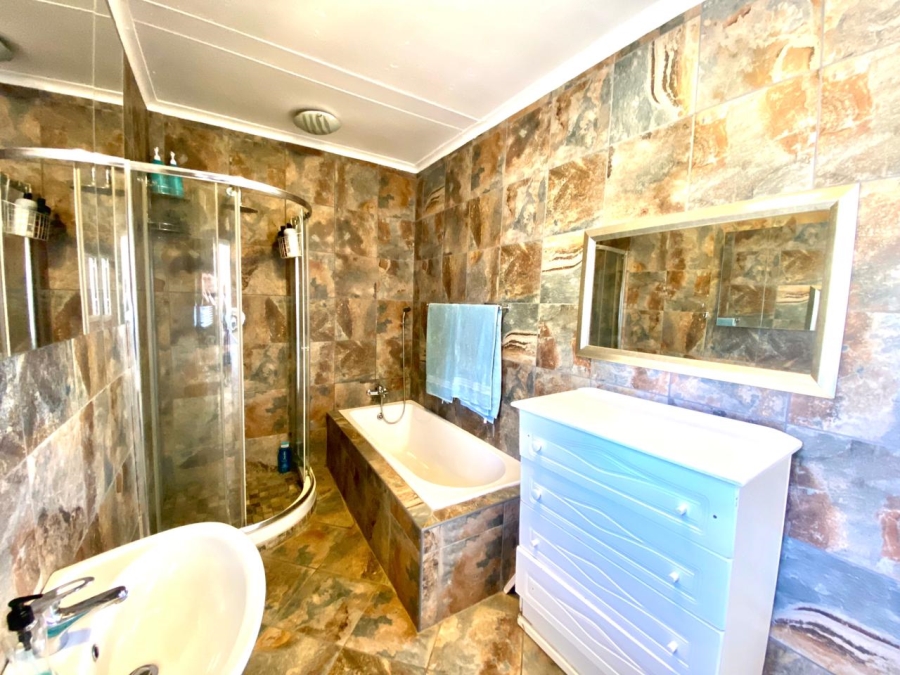 3 Bedroom Property for Sale in Greenhills Gauteng