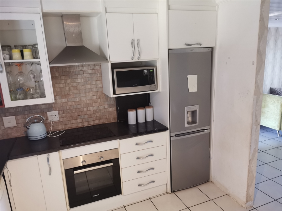 2 Bedroom Property for Sale in Dorandia Gauteng