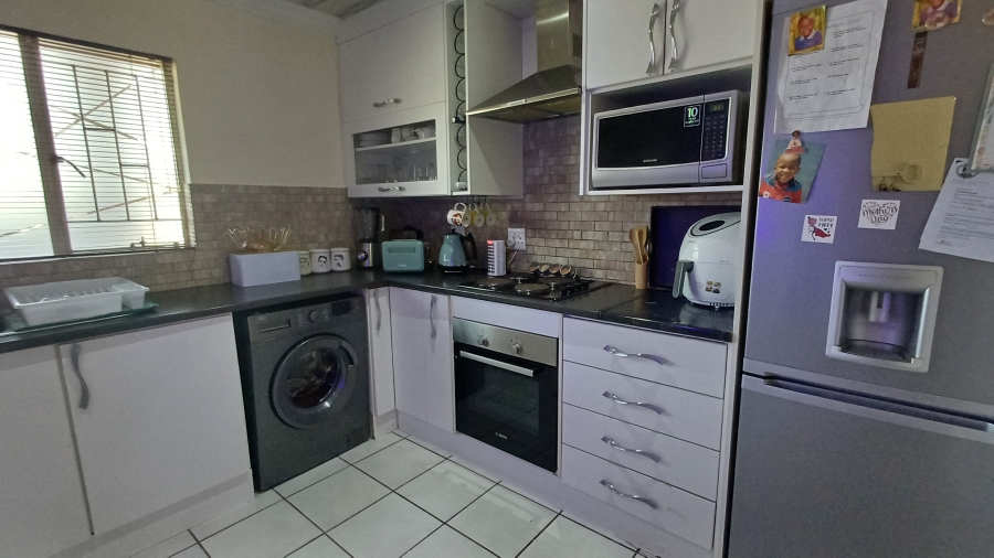 2 Bedroom Property for Sale in Dorandia Gauteng