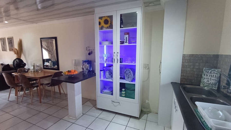 2 Bedroom Property for Sale in Dorandia Gauteng