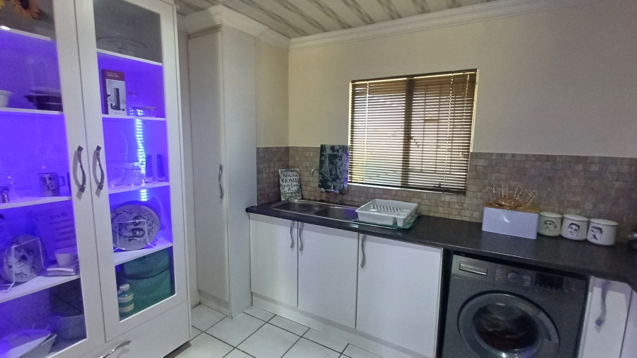 2 Bedroom Property for Sale in Dorandia Gauteng