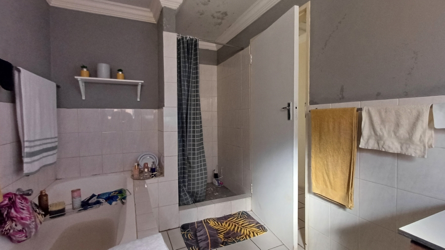 2 Bedroom Property for Sale in Dorandia Gauteng