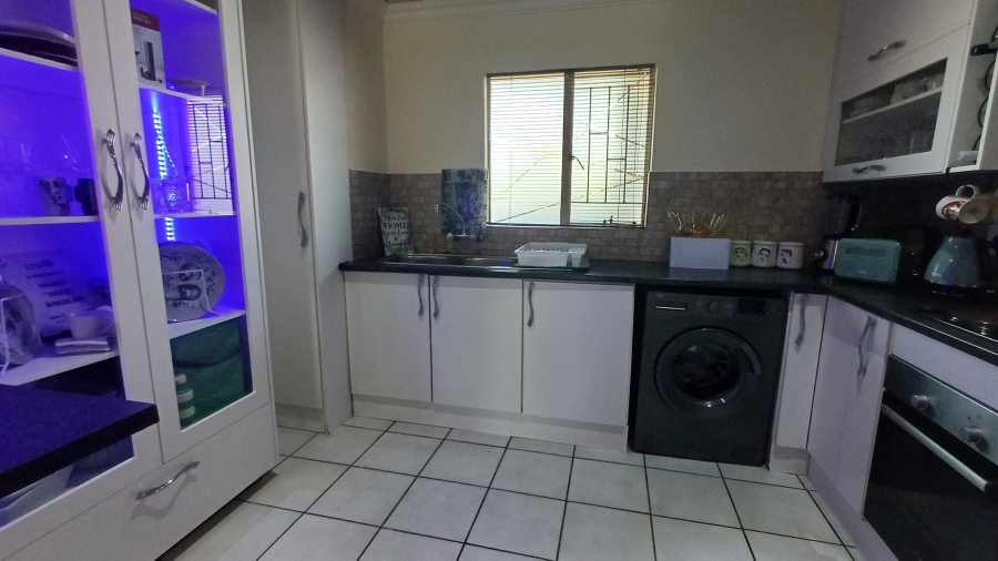 2 Bedroom Property for Sale in Dorandia Gauteng