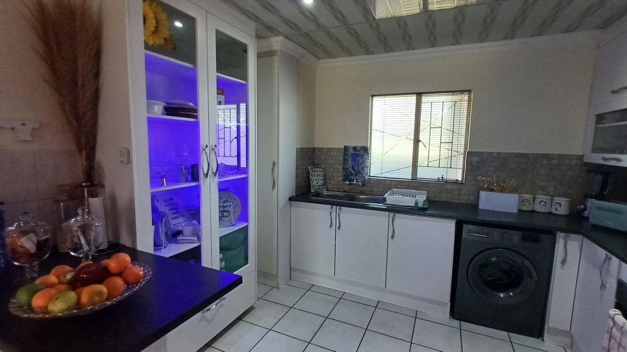 2 Bedroom Property for Sale in Dorandia Gauteng