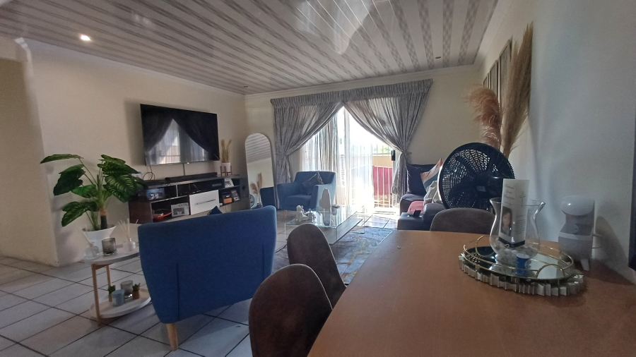2 Bedroom Property for Sale in Dorandia Gauteng