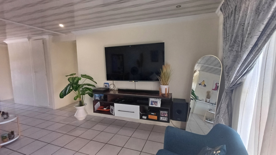 2 Bedroom Property for Sale in Dorandia Gauteng