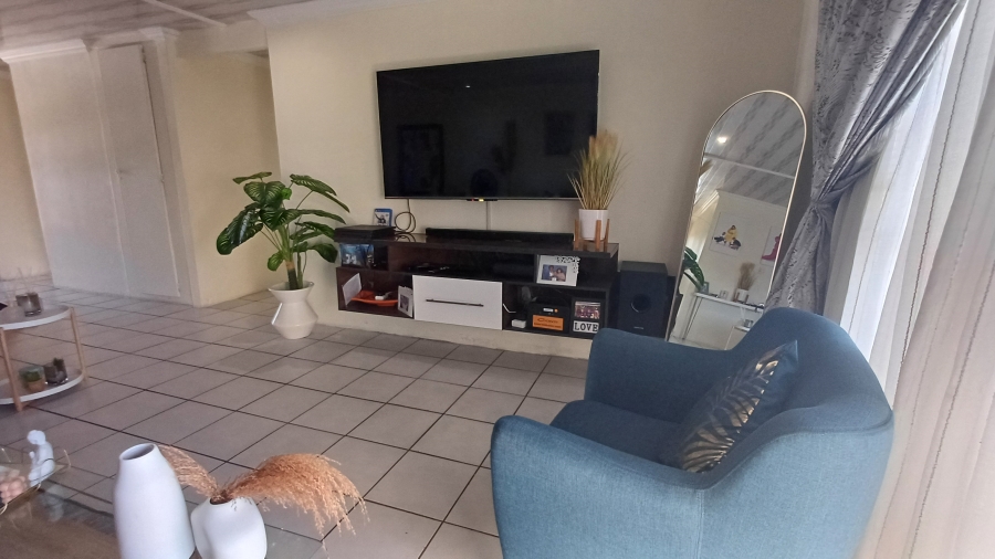2 Bedroom Property for Sale in Dorandia Gauteng