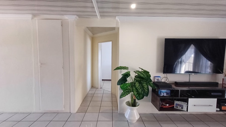 2 Bedroom Property for Sale in Dorandia Gauteng