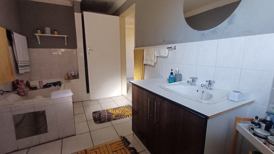 2 Bedroom Property for Sale in Dorandia Gauteng