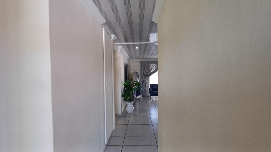 2 Bedroom Property for Sale in Dorandia Gauteng