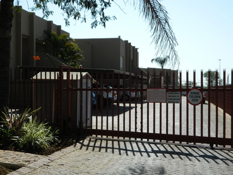 2 Bedroom Property for Sale in Dorandia Gauteng