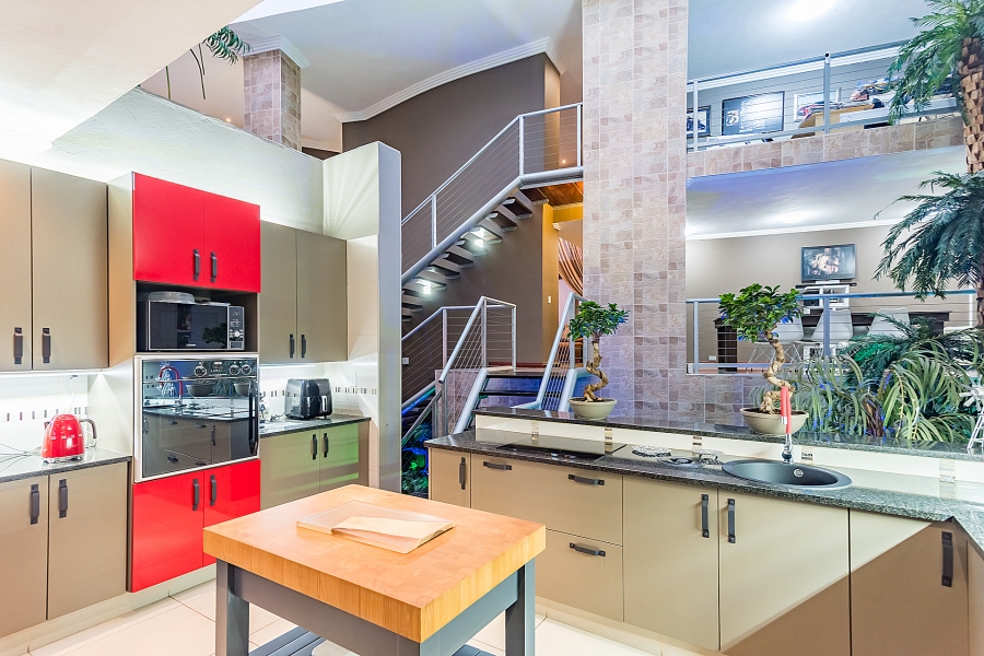 5 Bedroom Property for Sale in Noordheuwel Gauteng