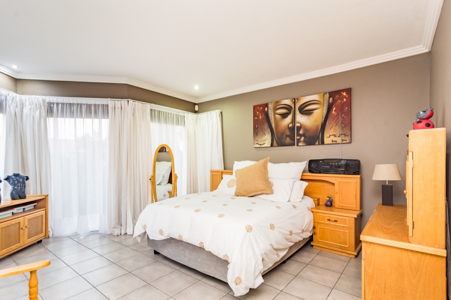 5 Bedroom Property for Sale in Noordheuwel Gauteng
