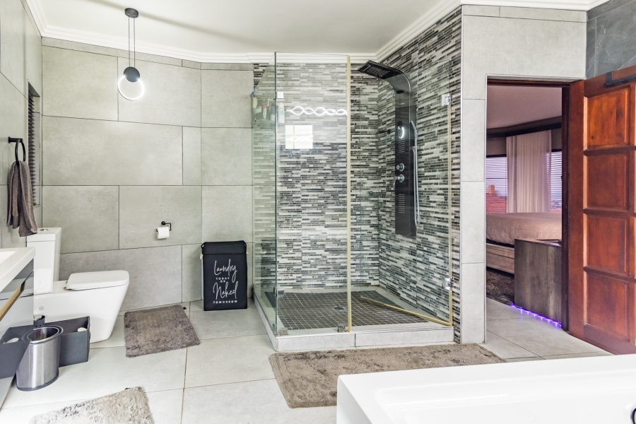 5 Bedroom Property for Sale in Noordheuwel Gauteng