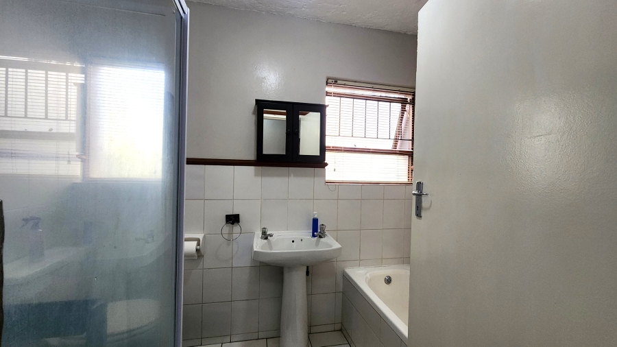2 Bedroom Property for Sale in Garsfontein Gauteng