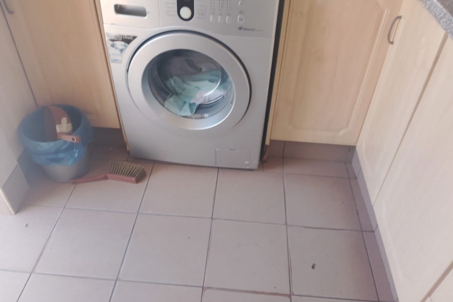 To Let 2 Bedroom Property for Rent in Orlando East Gauteng