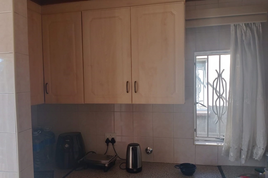 To Let 2 Bedroom Property for Rent in Orlando East Gauteng