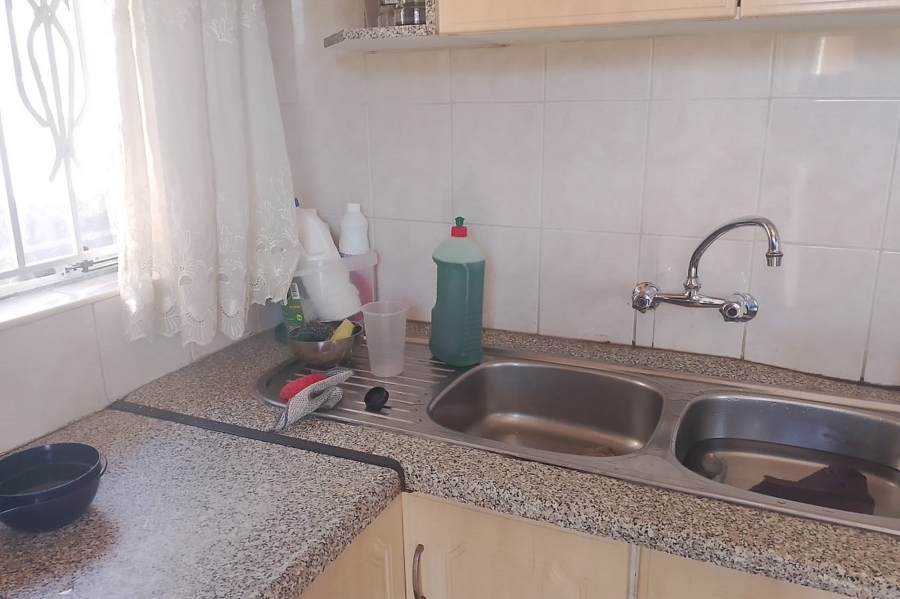 To Let 2 Bedroom Property for Rent in Orlando East Gauteng