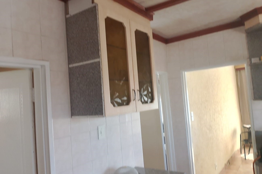To Let 2 Bedroom Property for Rent in Orlando East Gauteng