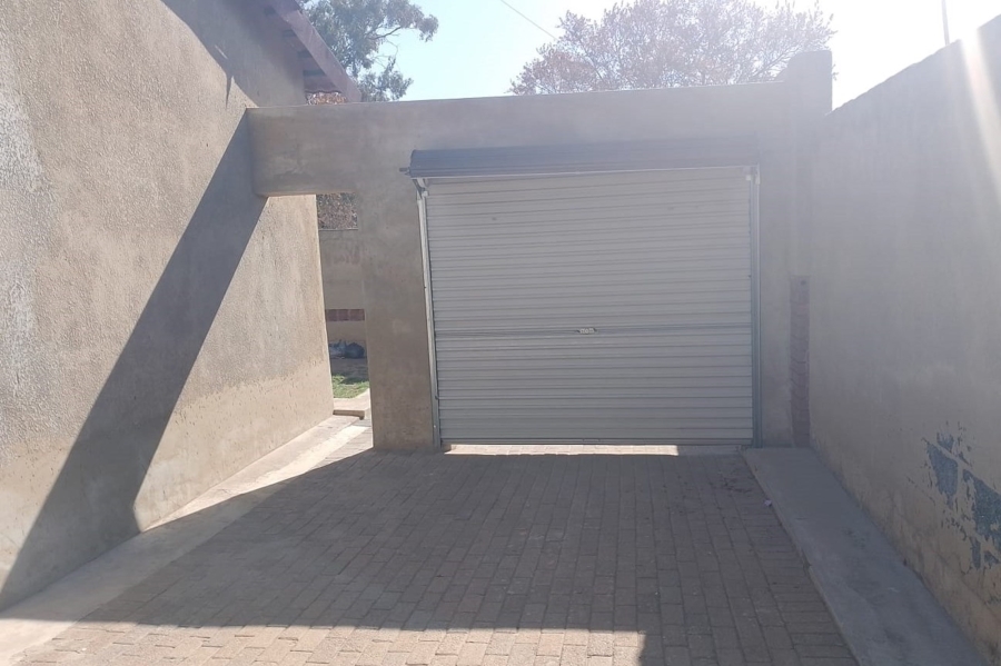 To Let 2 Bedroom Property for Rent in Orlando East Gauteng
