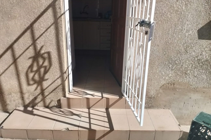 To Let 2 Bedroom Property for Rent in Orlando East Gauteng